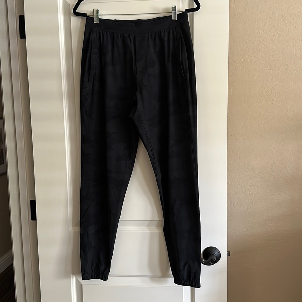 Lululemon Surge jogger 29” heritage 365 camo black multi
